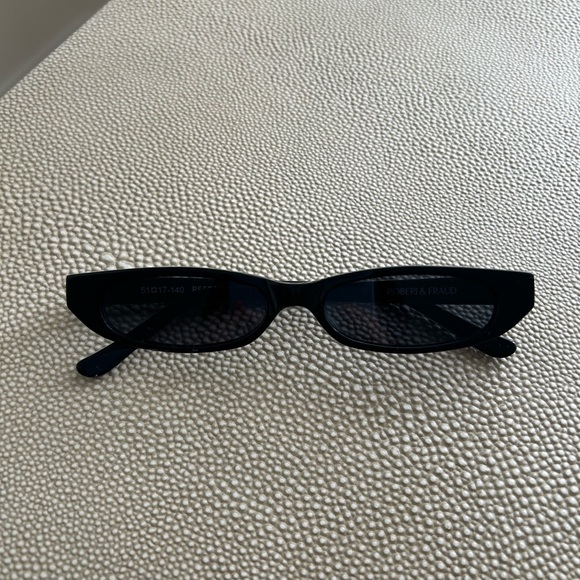 Roberi & Fraud Black Frances Sunglasses - Picture 4 of 7